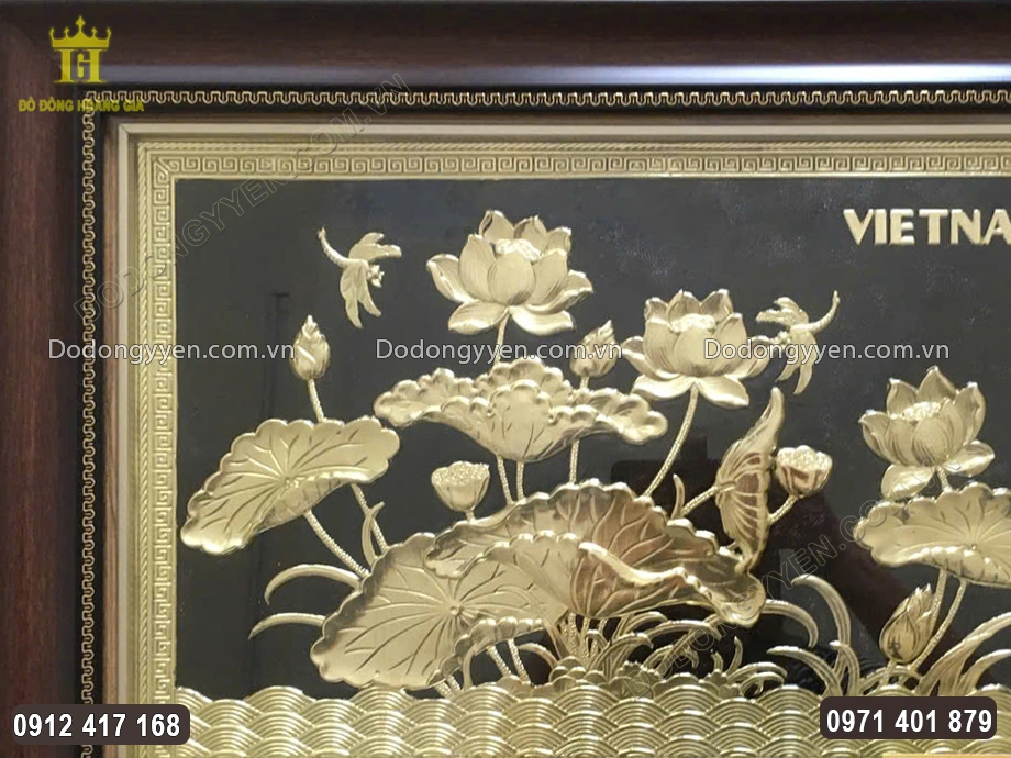 Họa tiết hoa văn được giữ m&agrave;u nguy&ecirc;n bản của đồng v&agrave;ng